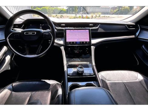 Used 2022 Jeep Grand Cherokee Limited RWD image 15