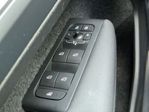 Used 2024 Volvo XC40 B5 Plus AWD/4WD image 25