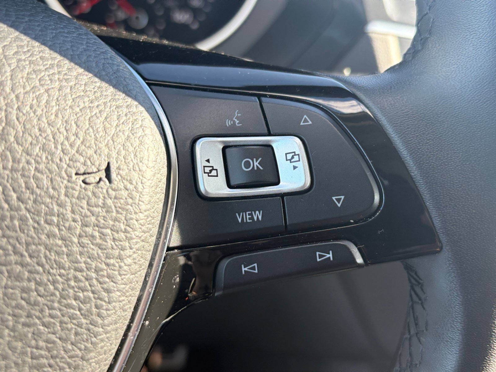 Used 2020 Volkswagen Tiguan SE w/ Panoramic Sunroof Package AWD/4WD image 19