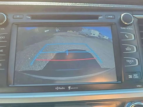 Used 2015 Toyota Highlander XLE image 16