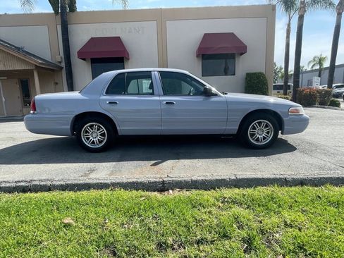 Used 2004 Ford Crown Victoria Police Interceptor image 4