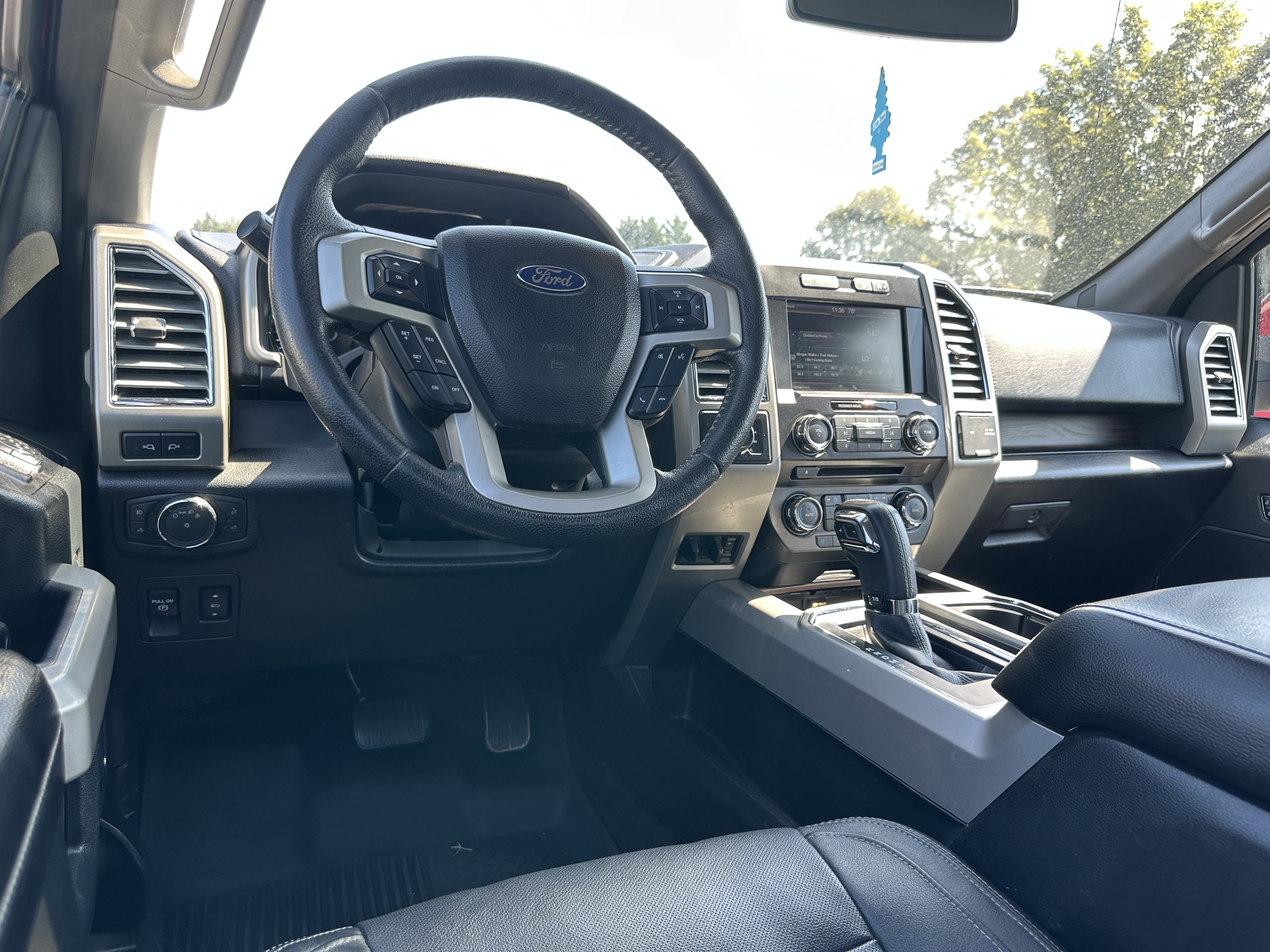 Used 2015 Ford F150 Lariat w/ Equipment Group 501A Mid AWD/4WD image 16