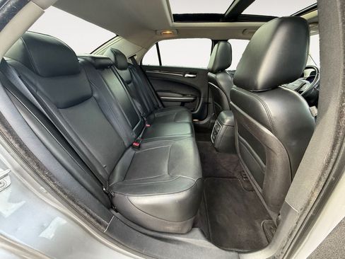 Used 2016 Chrysler 300 C RWD image 23
