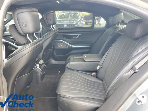 Used 2022 Mercedes-Benz S 500 4MATIC w/ AMG Line Package image 11
