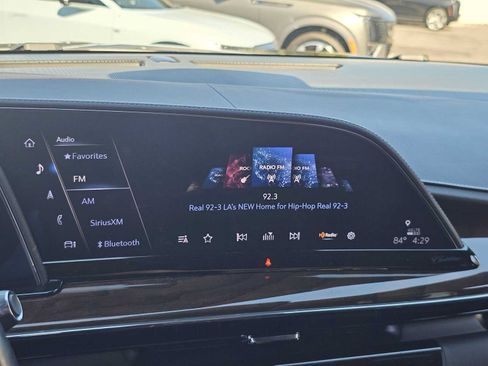 Certified 2024 Cadillac Escalade ESV Premium Luxury Platinum AWD/4WD image 28