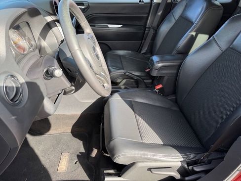 Used 2014 Jeep Compass Latitude w/ Sun/Sound Group image 10