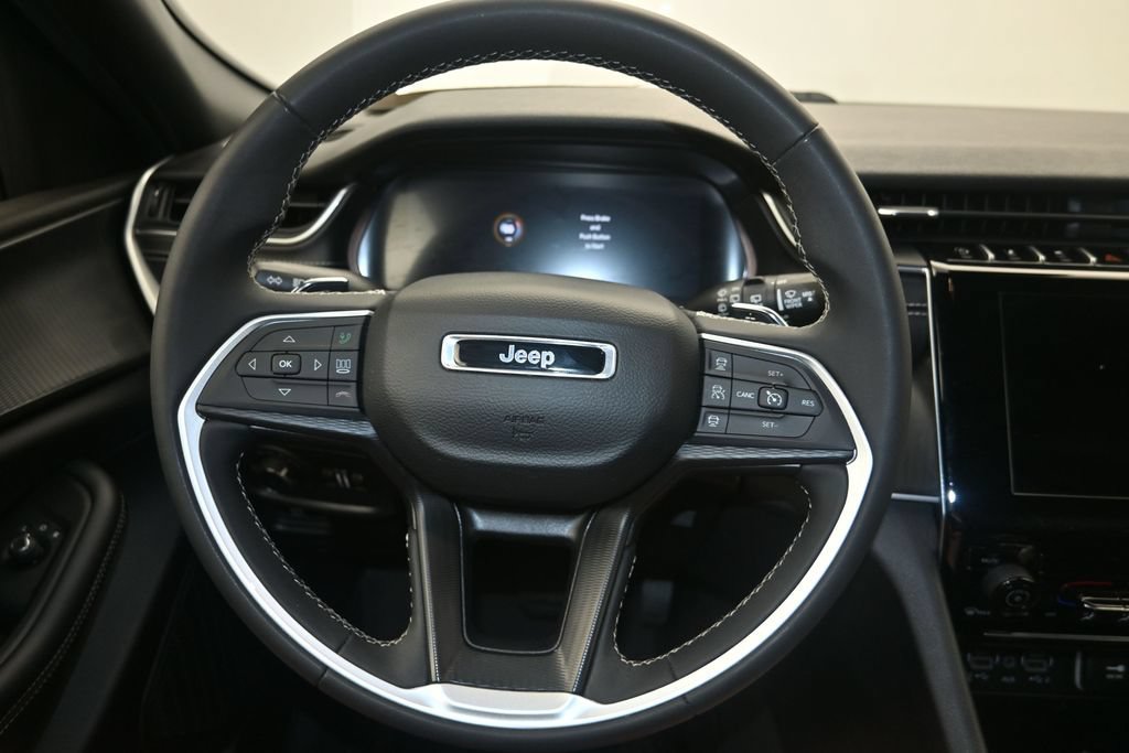 Used 2024 Jeep Grand Cherokee L Laredo RWD image 13
