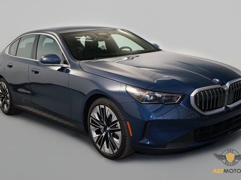 Used 2026 BMW 530i image 2