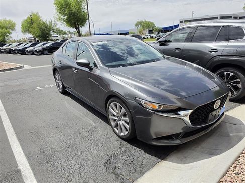 Used 2019 MAZDA MAZDA3 Sedan image 2