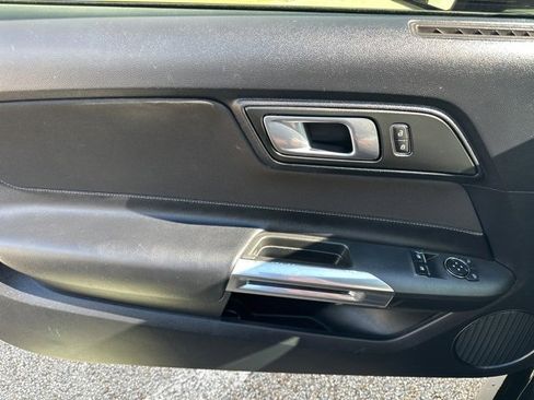 Used 2018 Ford Mustang Coupe image 24