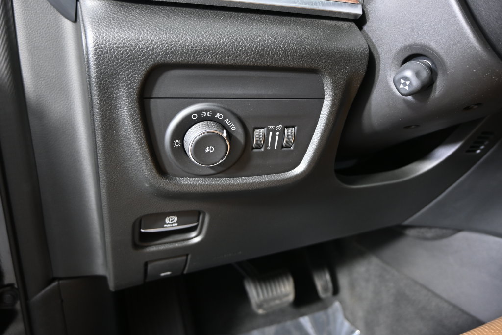 Used 2022 Jeep Grand Cherokee Summit w/ Adv Protech Group IV AWD/4WD image 24