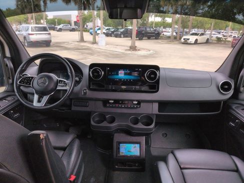 Used 2019 Mercedes-Benz Sprinter 2500 image 21