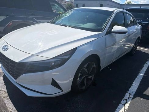 Used 2023 Hyundai Elantra SEL w/ Convenience Package FWD image 5