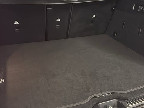 Used 2026 Mercedes-Benz GLC 300 4MATIC image 33