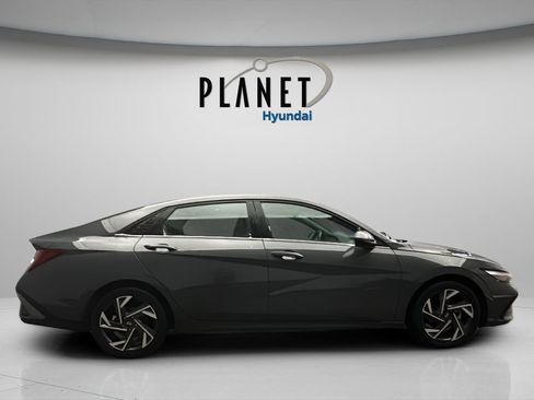 Certified 2024 Hyundai Elantra Limited image 8