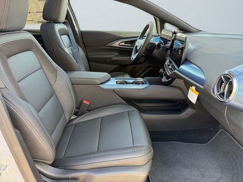 New 2026 Chevrolet Equinox EV LT image 15