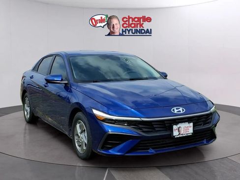 Used 2025 Hyundai Elantra SE FWD image 7