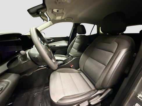 Certified 2024 Chevrolet Trax LT image 19