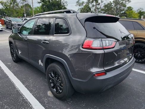 Used 2023 Jeep Cherokee Altitude Lux AWD/4WD image 3