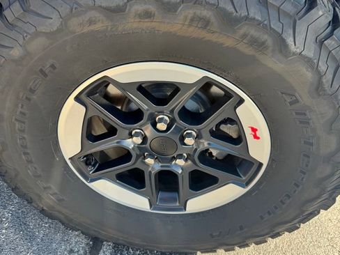 Used 2021 Jeep Wrangler Unlimited Rubicon AWD/4WD image 10