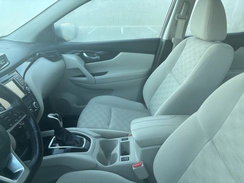 Used 2018 Nissan Rogue Sport SV w/ SV Technology Package image 3