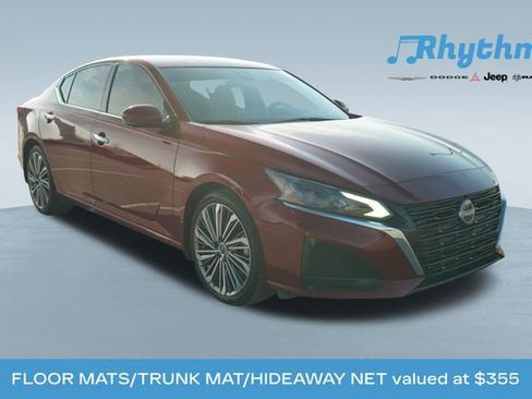 Used 2023 Nissan Altima 2.5 SL image 1