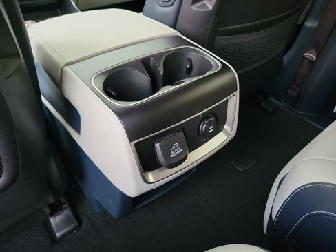 New 2027 Kia Carnival SX Prestige FWD image 11