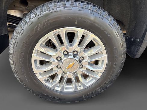 Used 2022 Chevrolet Silverado 2500 High Country AWD/4WD image 11