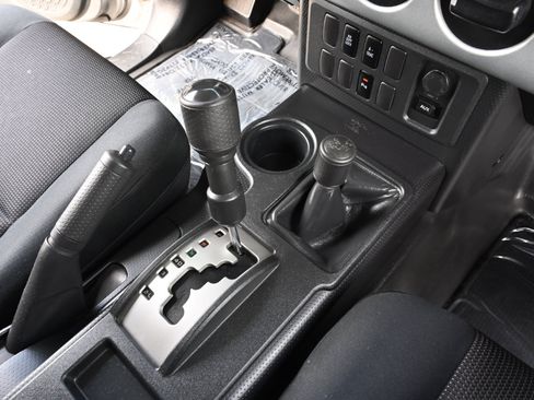 Used 2007 Toyota FJ Cruiser 4WD image 17