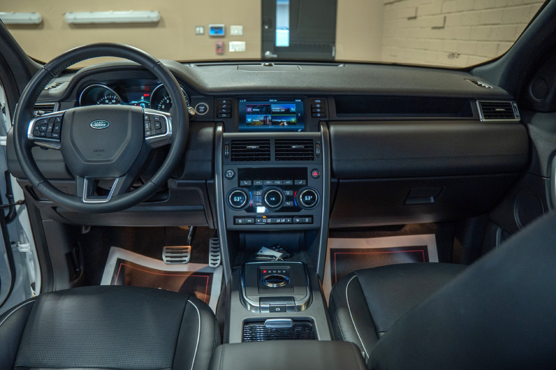 Used 2019 Land Rover Discovery Sport HSE Luxury AWD/4WD image 21