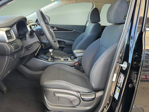 Used 2019 Kia Sorento L FWD image 19