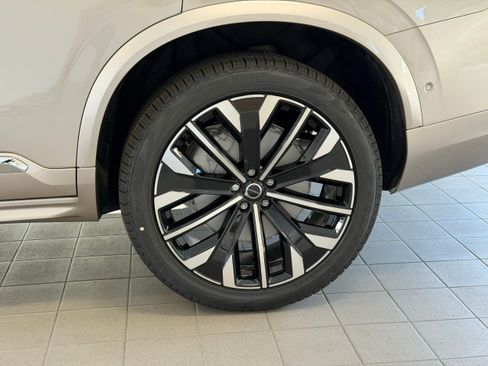 New 2026 Volvo XC90 B5 Plus w/ Protection Package Premier image 9