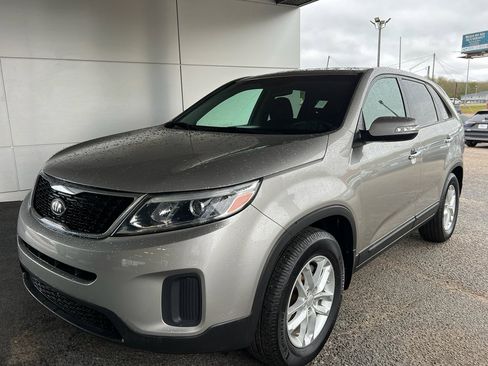 Used 2014 Kia Sorento LX image 4