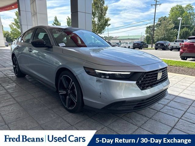 Used 2025 Honda Accord Sport image 1