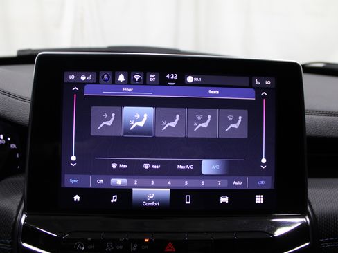 Used 2025 Jeep Compass Latitude w/ Sun & Sound Group image 18