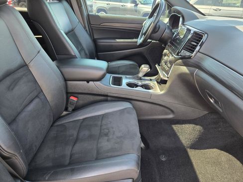 Certified 2021 Jeep Grand Cherokee Laredo X AWD/4WD image 31