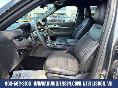 Used 2025 Ford Explorer ST-Line w/ ST-Line Street Pack AWD/4WD image 9