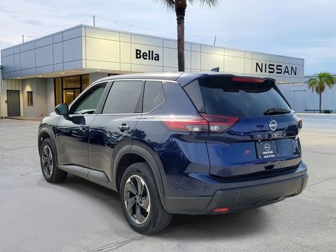 Used 2025 Nissan Rogue SV image 4