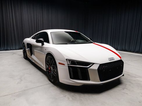 Used 2018 Audi R8 V10 w/ 20" Wheel Package RWD image 9