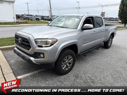 Used 2016 Toyota Tacoma SR5 w/ SR5 Appearance Package (SN) AWD/4WD image 1