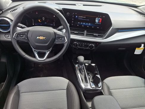 Used 2026 Chevrolet Trax LT w/ Driver Confidence Package FWD image 3