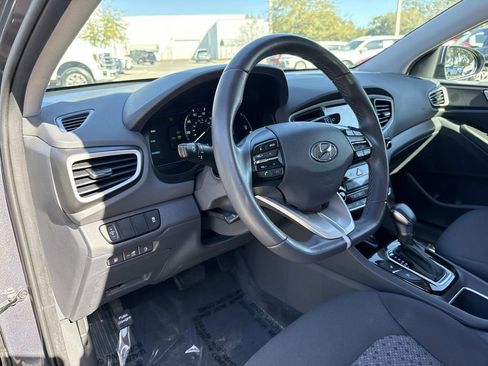 Used 2019 Hyundai Ioniq Plug-In Hybrid image 25