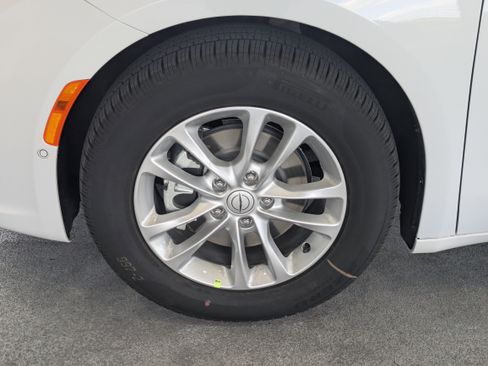 New 2026 Chrysler Pacifica Select image 11