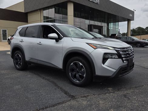 Used 2024 Nissan Rogue SV AWD/4WD image 1