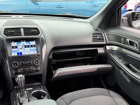 Used 2019 Ford Explorer XLT AWD/4WD image 27