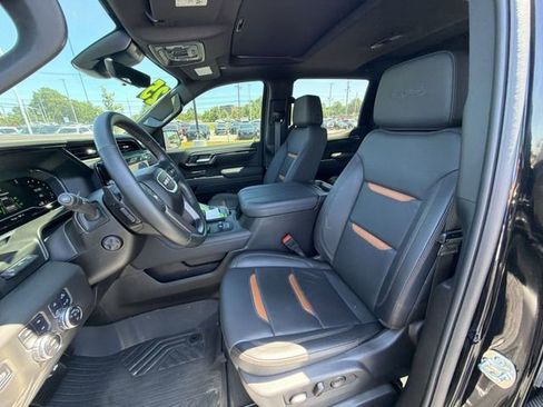 Used 2025 GMC Sierra 1500 AT4 w/ AT4 Premium Package AWD/4WD image 11
