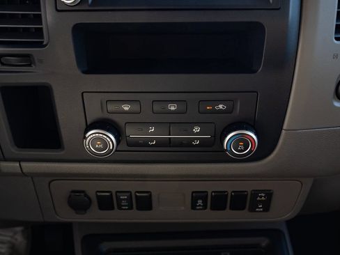 Used 2020 Nissan NV 3500 SV RWD image 17