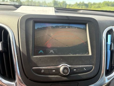 Used 2018 Chevrolet Equinox LS FWD image 17