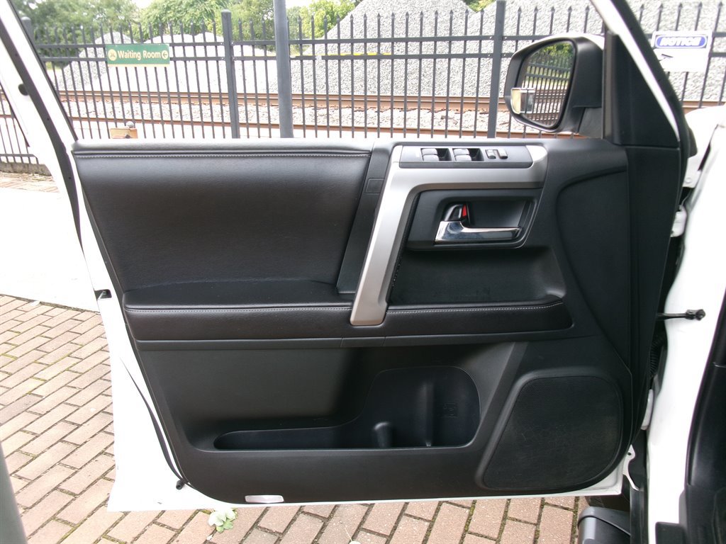 Used 2016 Toyota 4Runner SR5 RWD image 10
