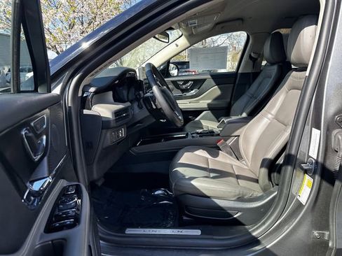 Used 2025 Lincoln Corsair AWD image 19